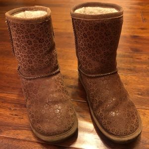 Bear paw boots